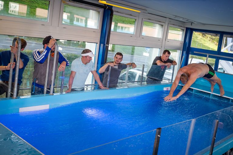 Der Schwimmkanal Horgen. Unterwasser-Audio für direkte Instruktionen zum Schwimmer